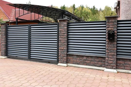 Відкатні або розпашні, класика або сучасність. Як зробити вірний вибір воріт: порад фахівців