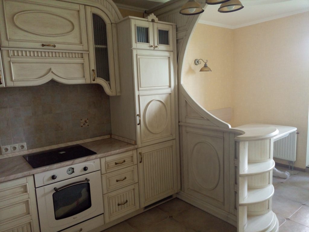 Кухні з масиву дерева на замовлення: інвестиція в затишок від «Домосвіт»