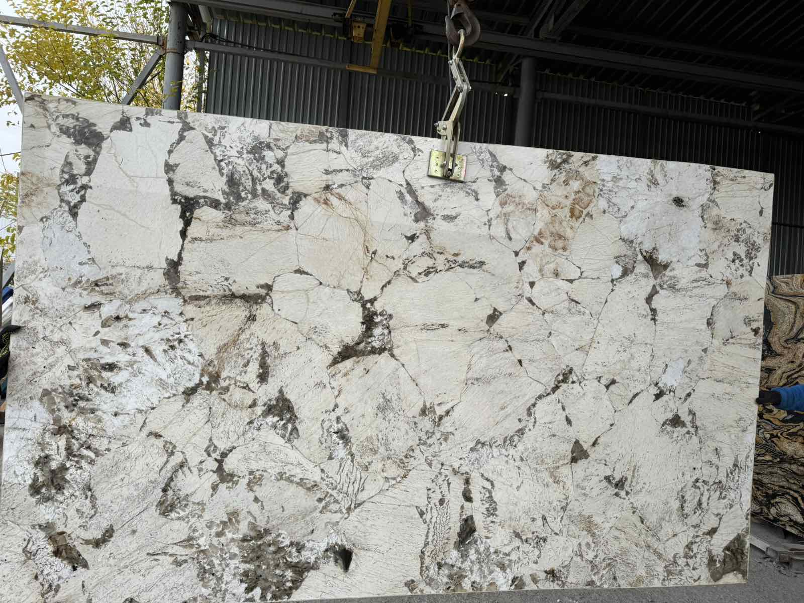 Натуральный кварцит – прочность и выразительная фактура